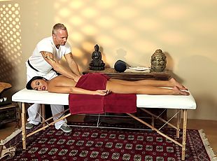 Oily massage session turns into an orgasmic pussy drilling action